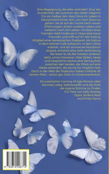 Ein poetischer Coming-of-Age-Roman über erste Liebe und Selbstfindung vor einem Hintergrund mit weißen Schmetterlingen auf blau.