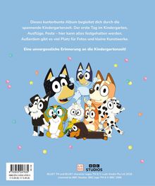 Text: "Dieses kunterbunte Album begleitet dich durch die spannende Kindergartenzeit... Eine unvergessliche Erinnerung an die Kindergartenzeit!"

Illustration: Fröhliche bunte Hundecharaktere auf blauem Hintergrund.