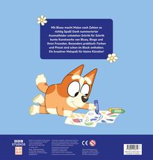 Text über Malen nach Zahlen mit Bluey. Illustration zeigt Bluey, einen Hund, beim Malen mit Farben und Stiften.