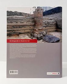 Titel: Die Königsstraße im Wandel der Zeit. 

Hintergrund: Foto einer archäologischen Ausgrabung mit alten Mauern und einem Mauerrest aus Ziegeln. 