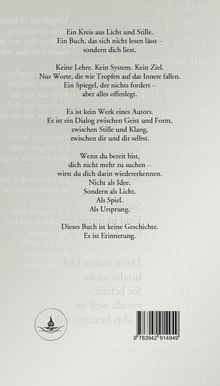 Texte beschreiben ein Buch als Spiegel und Dialog, das Licht, Spiel und Ursprung offenbart. Unten ein Kreis-Logo.