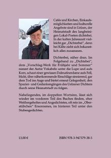 Ein Mann mit Brille und schwarzem Hut steht lächelnd auf einer verschneiten Straße. Links im Bild ist Text beschrieben.