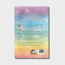 Ein farbenfroher Hintergrund mit einem Text über Feodora und Gino, die Holly, die Waldfee, treffen. Unten ein Logo mit Tieren.