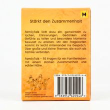 "Stärkt den Zusammenhalt. FamilyTalk lädt dazu ein, gemeinsam zu lachen und besondere Momente bewusst zu erleben." Darunter ein Logo.