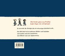 Oben: "Alle Kinder gehen zum Friedhof. Außer Hagen - der wird getragen." Drei gezeichnete Kinder, dunkelblauer Hintergrund.