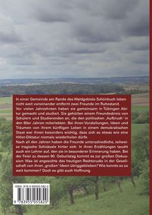 Text beschreibt eine Gemeinde am Waldrand, zwei Freunde im Ruhestand und ihre Erlebnisse seit den 60er Jahren.