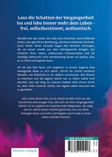 Text auf blauem Hintergrund mit pinken Akzenten, beschreibt persönliche und inspirierende Reisen zur Selbstbefreiung.