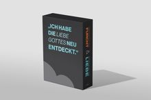 „ICH HABE DIE LIEBE GOTTES NEU ENTDECKT.“ Schwarz-graue Box mit Text, rechte Seite orange und blaue Wörter, stilisiert.
