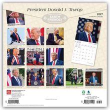 Kalender mit Bildern von Donald Trump; Monate und Ereignisse von Januar bis Dezember beschrieben; "EARTH FRIENDLY" Hinweis.
