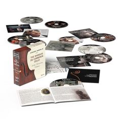 "STEVEN ISSERLIS plays THE MARQUIS DE CORBERON CELLO." Box mit CDs und einem geöffneten Booklet auf unscharfem Hintergrund.