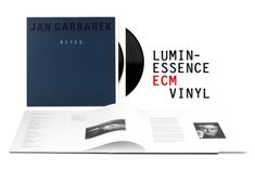 Texte: "JAN GARBAREK", "RITES", "LUMIN-ESSENCE ECM VINYL". Schallplatte und geöffnete Hülle mit Texten und Foto.