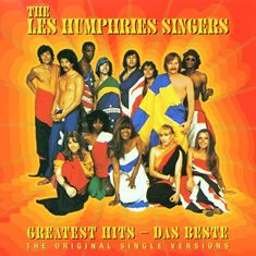 "The Les Humphries Singers. Greatest Hits – Das Beste. Menschen in Flaggenkleidung vor einem orangefarbenen Hintergrund."
