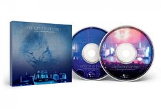 Text: "tangerine dream, 50 years of phaedra at the barbican." Zwei CDs in Hüllen mit Bühnenbeleuchtung im Hintergrund.