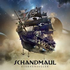 „SCHANDMAUL STERNENSEGLER“. Ein fliegendes Segelschiff im Weltraum, mit Planeten und Nebel im Hintergrund.