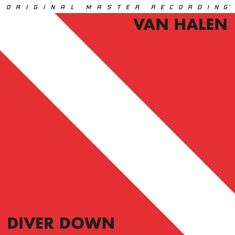 Texte: "VAN HALEN", "DIVER DOWN". Hintergrund: Rotes Quadrat mit breitem weißem diagonalen Streifen.