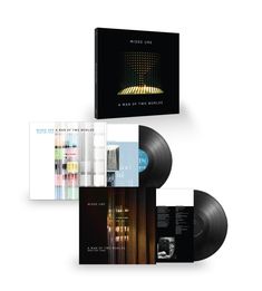 "Midge Ure: A Man of Two Worlds". Zwei Schallplatten in Hüllen, grafische Muster, modernes Design, Porträts.