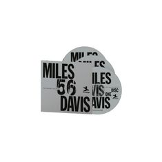 Aufschrift: "MILES DAVIS 56", "the prestige recordings", "DISC ONE". Zwei CDs und eine Hülle mit stilvollem Design.