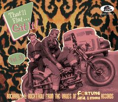 Texte: "That'll Flat... Git It! Vol. 55", "Rockabilly & Rock'n'Roll from the Vaults of Fortune Records".  
Muster: Leopardenmuster.  
Bild: Zwei Männer auf einem Motorrad vor einem Lkw.  
Logo: Bear Family oben rechts.