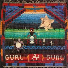 "GURU GURU" in weißen Buchstaben auf dunklem Hintergrund, buntes, geometrisches Design mit menschlichen und tierischen Figuren.