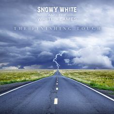 "Snowy White and the White Flames: The Finishing Touch." Eine lange Straße führt in einen bewölkten Himmel mit Blitz.