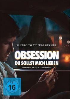 „Sei vorsichtig, wen du dir wünschst... OBSESSION: DU SOLLST MICH LIEBEN. Drehbuch und Regie Curry Barker.”  
Ein Mann schaut nachdenklich, hält eine Spielkarte in einem Auto; eine Person steht draußen.