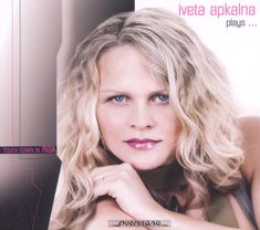 "Touch Down in Riga," "iveta apkalna plays...". Eine blonde Frau mit welligem Haar blickt direkt nach vorne.