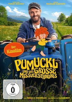 „Pumuckl und das große Missverständnis“. Illustration: Pumuckl auf einem blauen Traktor mit einem lachenden Mann.