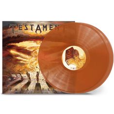 Text: "TESTAMENT, PARA BELLUM".  
Ein dramatisches Gemälde mit orangefarbener Vinyl-Schallplatte.