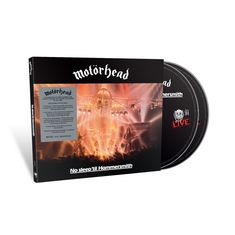 Motörhead Albumcover "No Sleep 'til Hammersmith", Konzertszene mit Lichtshow und Publikum, schwarz-weißes Logo.