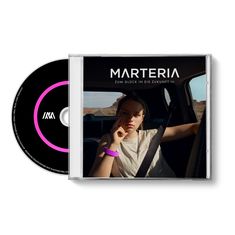 "Marteria: ZUM GLÜCK IN DIE ZUKUNFT III." Eine Person im Auto schaut nachdenklich aus dem Fenster.
