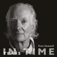 Texte: TEARS, IN TIME, Peter Hammill. Schwarz-weiß Foto eines älteren Mannes mit ernstem Ausdruck.