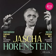 Text oben: "SHOSTAKOVICH SYMPHONY NO.1 ROYAL PHILHARMONIC ORCHESTRA".  
Text mittig: "JASCHA HORENSTEIN".  
Text rechts: "NIELSEN SYMPHONY NO.5 NEW PHILHARMONIA ORCHESTRA".  
Logo oben rechts: "ica CLASSICS".  
Ein Dirigent in klassischem Aufzug dirigiert mit einem Taktstock.