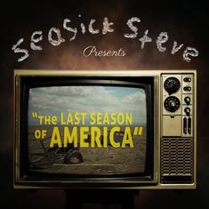 "THE LAST SEASON OF AMERICA" auf einem alten Fernseher. Hintergrund zeigt eine weite Landschaft. Oben "Seasick Steve Presents".