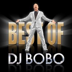 Text: "BEST OF DJ BOBO". Ein Sänger in einem glänzenden Anzug steht mit ausgebreiteten Armen vor goldenem Text.