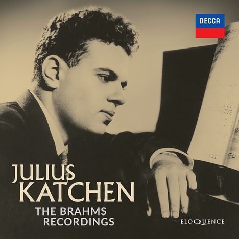 „Julius Katchen, The Brahms Recordings“. Schwarz-weiß Bild eines Mannes am Klavier. Oben rechts ein blau-rotes Logo.