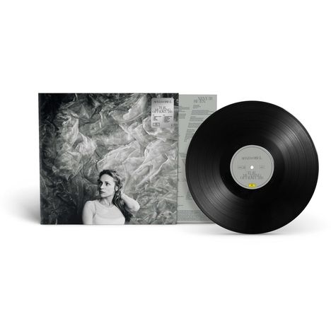 Text: "Agnes Obel, Myopia, The Curse of Love." Eine Schallplatte mit einem Schwarz-Weiß-Foto einer nachdenklichen Frau.