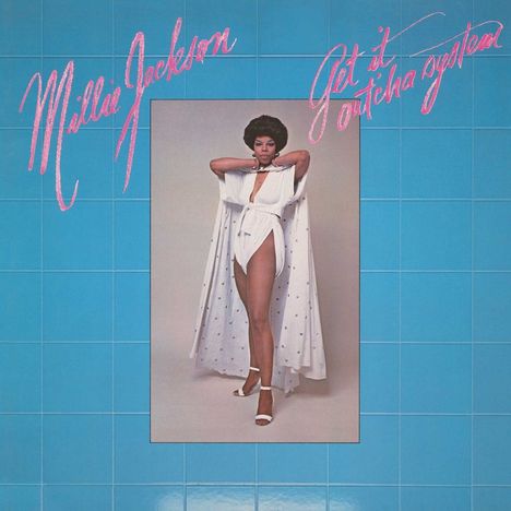 "Millie Jackson, Get it out’cha system." Frau in weißem Gewand, selbstbewusste Pose. Hintergrund: blaues Raster.