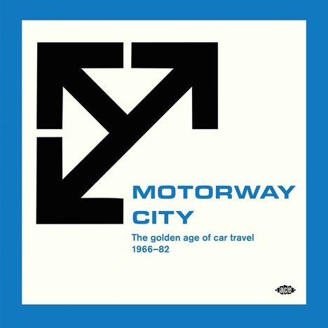 "MOTORWAY CITY. The golden age of car travel 1966–82." Schwarzes Pfeil-Design auf cremefarbenem Hintergrund, blauer Rand.