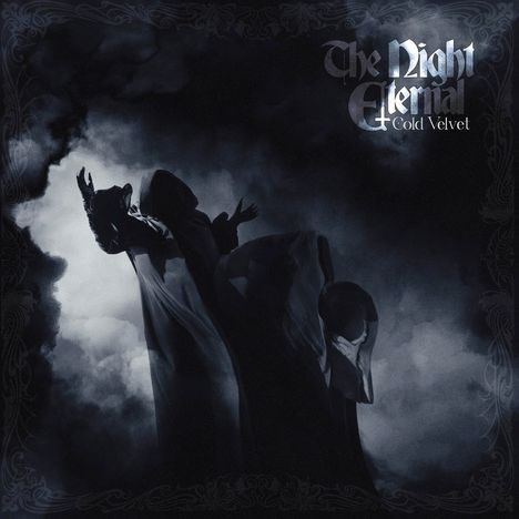Text: "The Night Eternal Cold Velvet". Dramatische Szene in Wolken, eine verhüllte Gestalt mit ausgebreiteten Armen im Nebel.