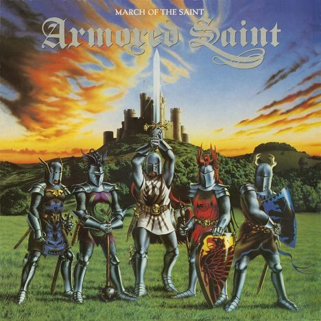 "March of the Saint" und "Armored Saint" in gotischer Schrift. Fünf Ritter in Rüstungen stehen vor einer Burg im Hintergrund.