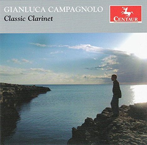 Text: "Gianluca Campagnolo, Classic Clarinet, Centaur". Ein Mensch steht am felsigen Ufer und blickt auf das Meer bei Sonnenuntergang.