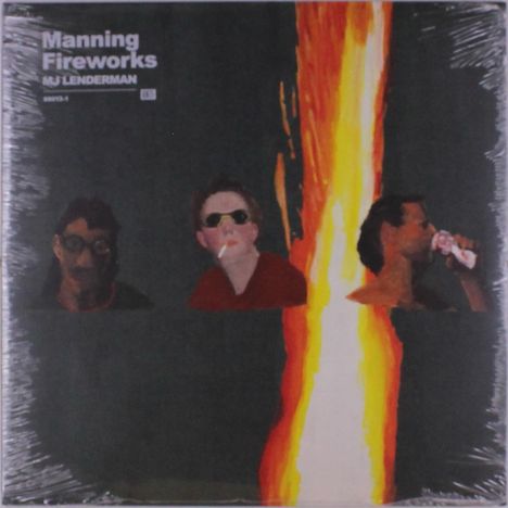 Texte oben links: "Manning Fireworks", "MJ Lenderman". Drei gemalte Personen, in der Mitte eine Feuerexplosion.