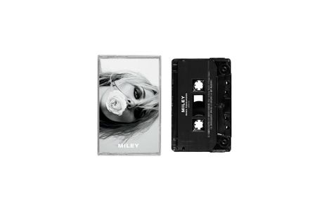 Text: "MILEY", "Bangerz", "Loves". Eine Kassette und ein Coverbild einer Frau mit Rose im Mund.