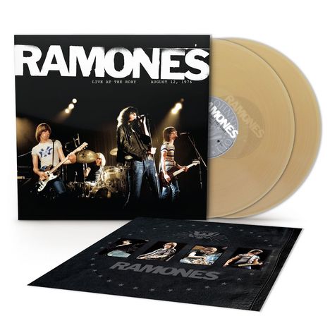 "RAMONES" Live at the Roxy August 12, 1976. Cover zeigt Bandmitglieder auf der Bühne mit Instrumenten. Zwei goldene Vinylscheiben.