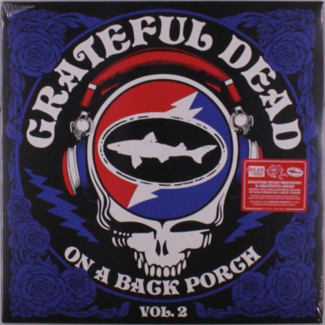 "Grateful Dead On a Back Porch Vol. 2" steht über einem Totenkopf mit Kopfhörern und einem Hai im Zentrum.