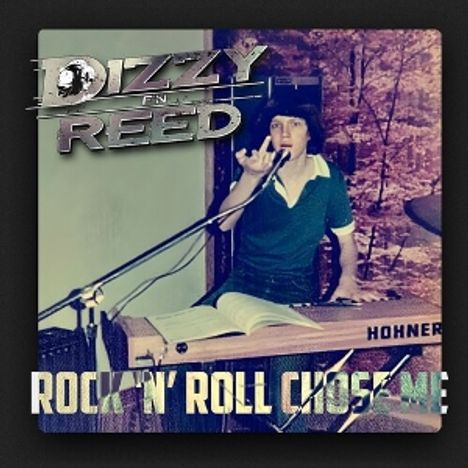 Text: "Dizzy Reed", "Rock 'N Roll Chose Me". Eine Person singt in ein Mikrofon und spielt ein Hohner-Keyboard.