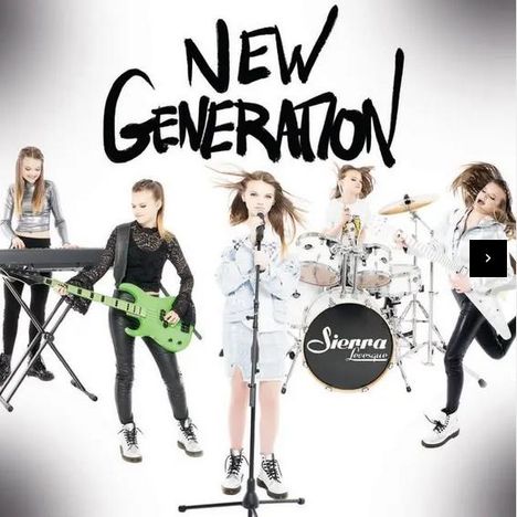 "NEW GENERATION" in schwarzer Schrift. Fünf Mädchen in einer Band, singen und spielen Instrumente wie Gitarre, Keyboard, Schlagzeug.
