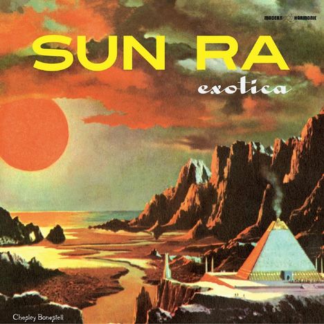 "Sun Ra exotica" steht oben, moderne Landschaft mit großer Pyramide, Vulkanlandschaft und rotem Himmel im Hintergrund.