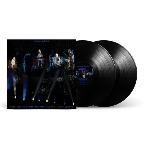 „as time explodes“, „Neil Young & The Chrome Hearts - Live Album“. Zwei Vinyl-Schallplatten, Bühnenbeleuchtung.