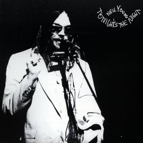 "Neil Young Tonight's the Night" steht oben. Ein Mann in Anzug mit Mikrofon und Sonnenbrille.